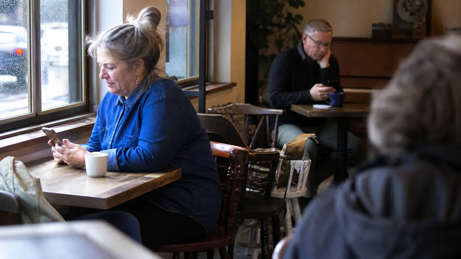 Bumble vs Hinge for Over 50: Which Dating App Is Better in 2026?
